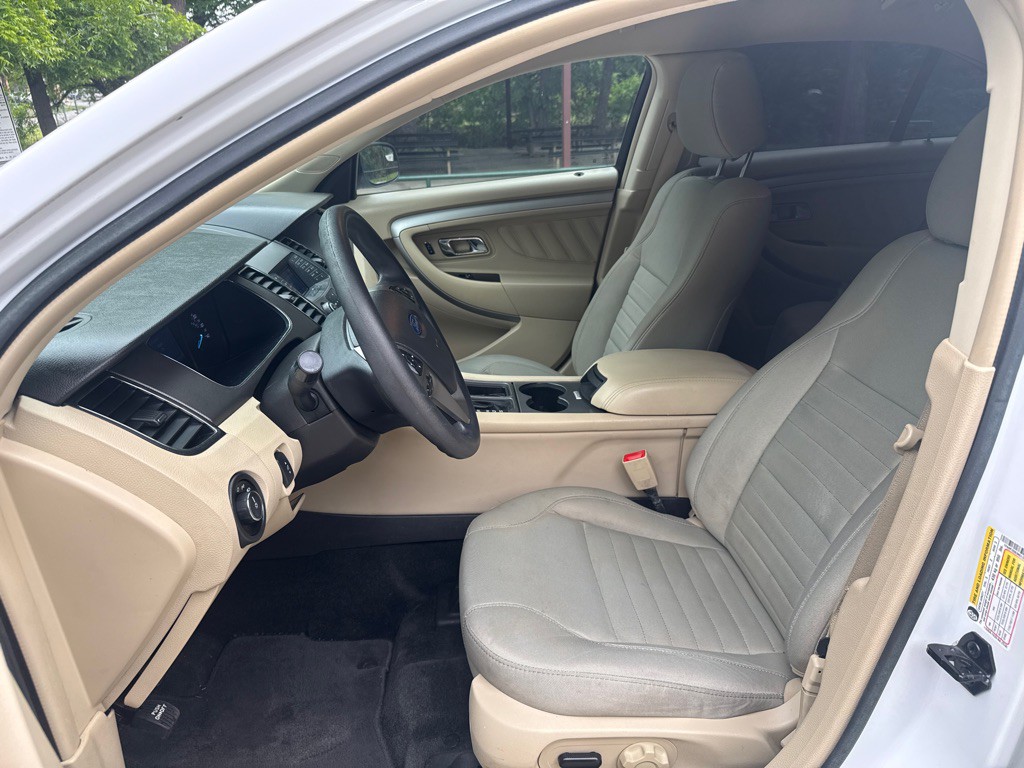 2017 Ford Taurus Image 17