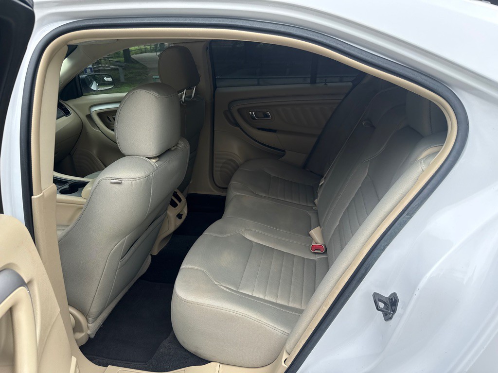2017 Ford Taurus Image 22