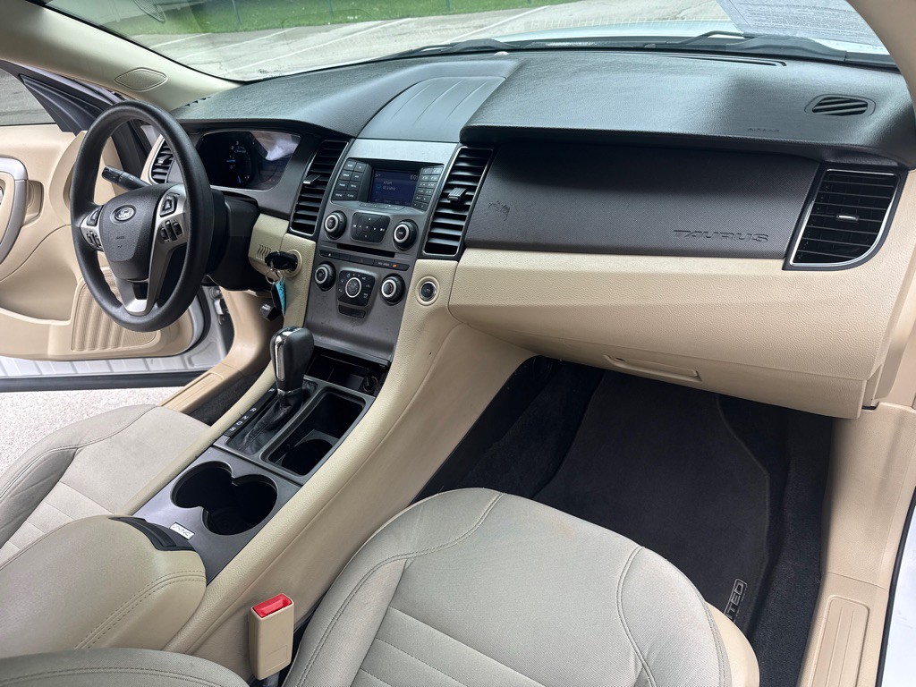 2017 Ford Taurus Image 27