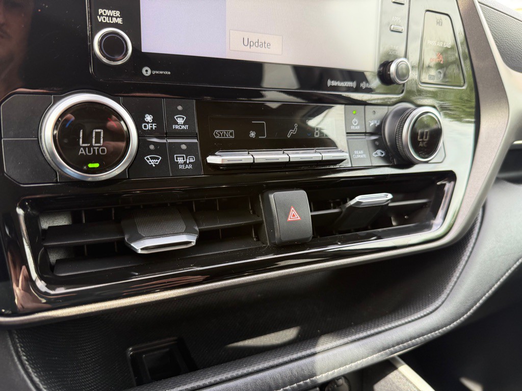 2021 Toyota Highlander Image 32