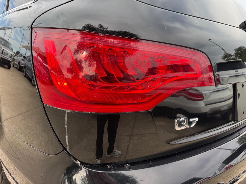 2015 Audi Q7 Image 11