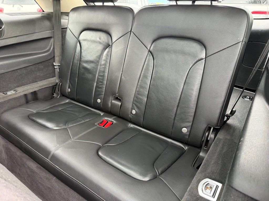 2015 Audi Q7 Image 16