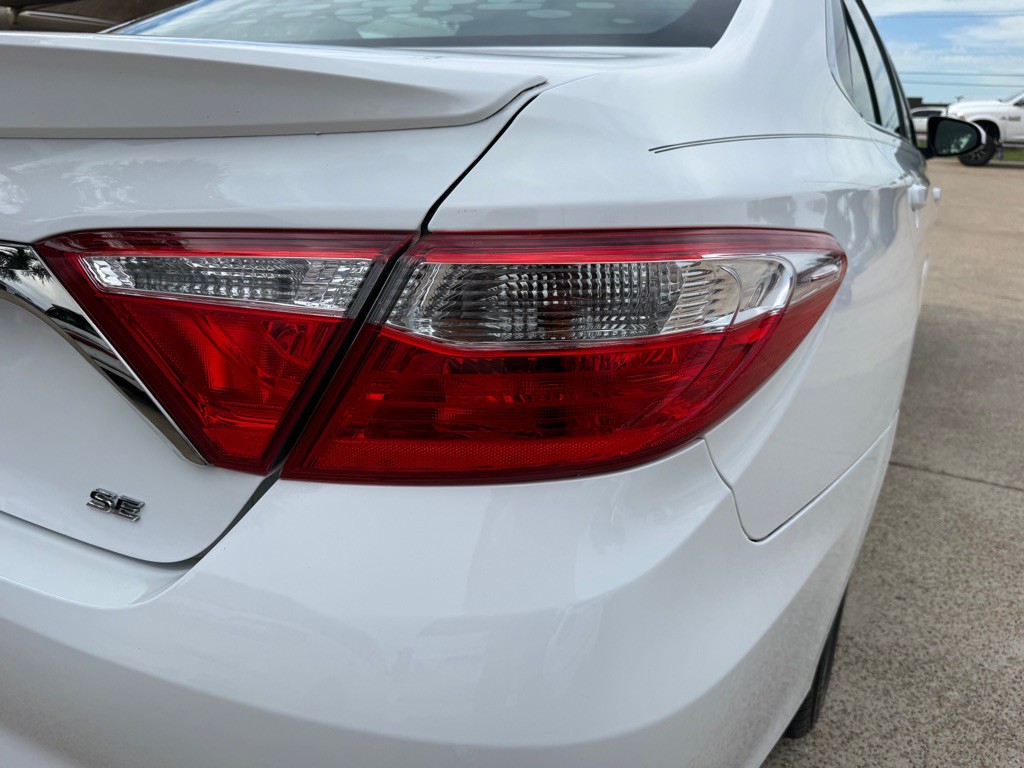 2015 Toyota Camry Image 9