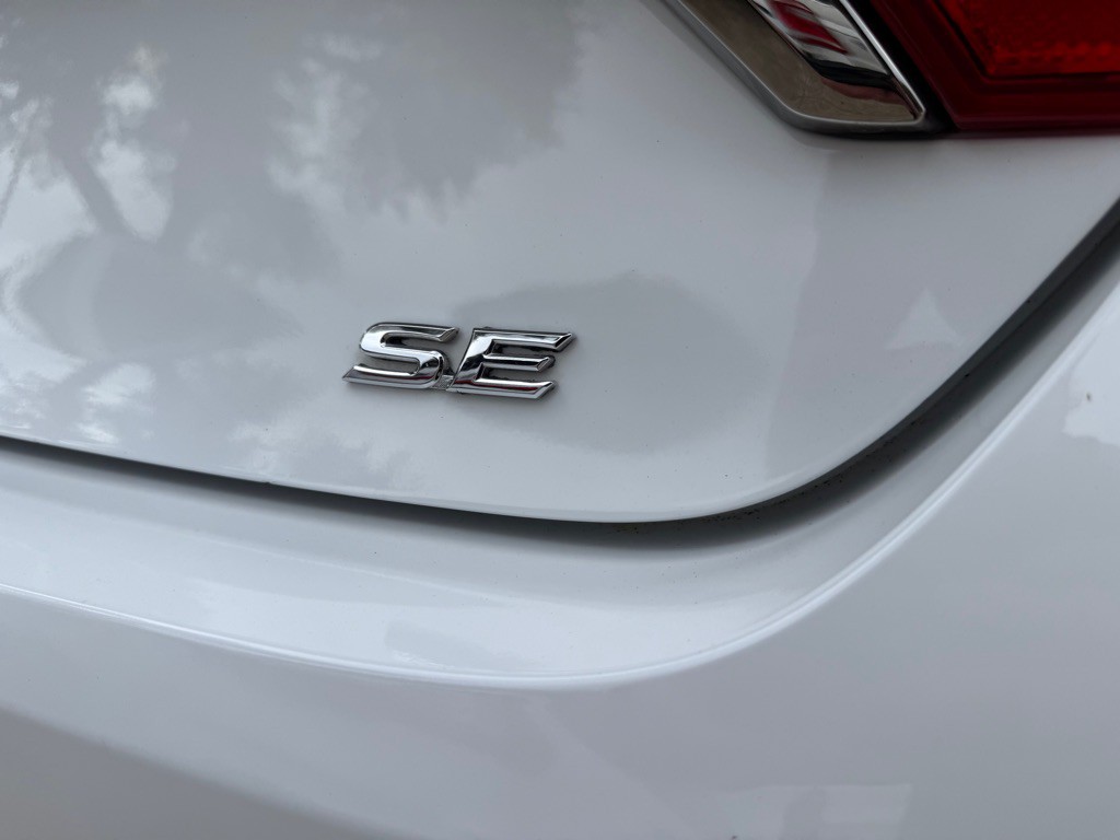 2015 Toyota Camry Image 10