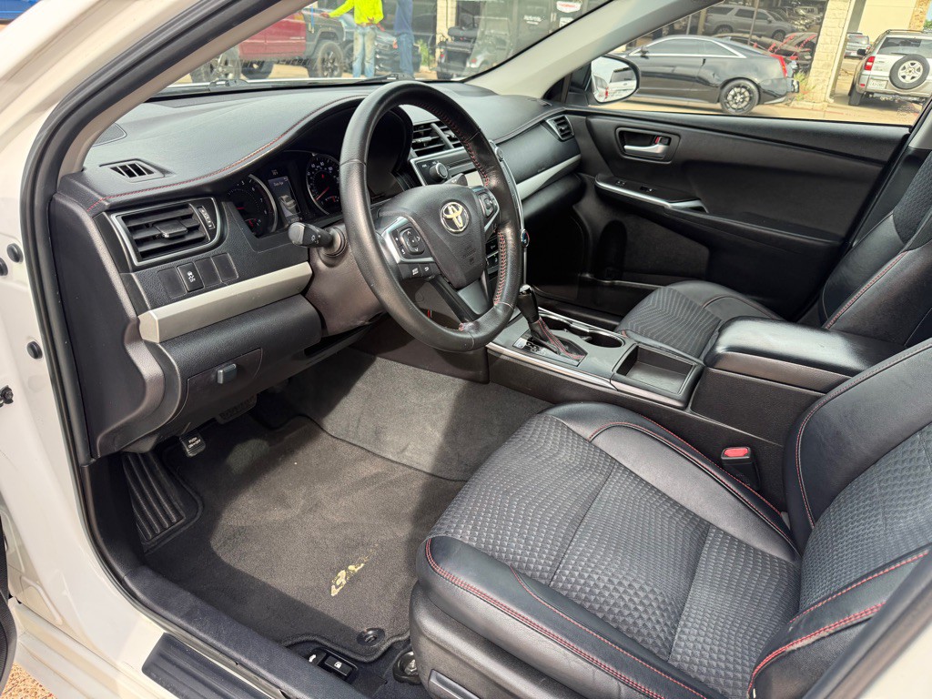 2015 Toyota Camry Image 12