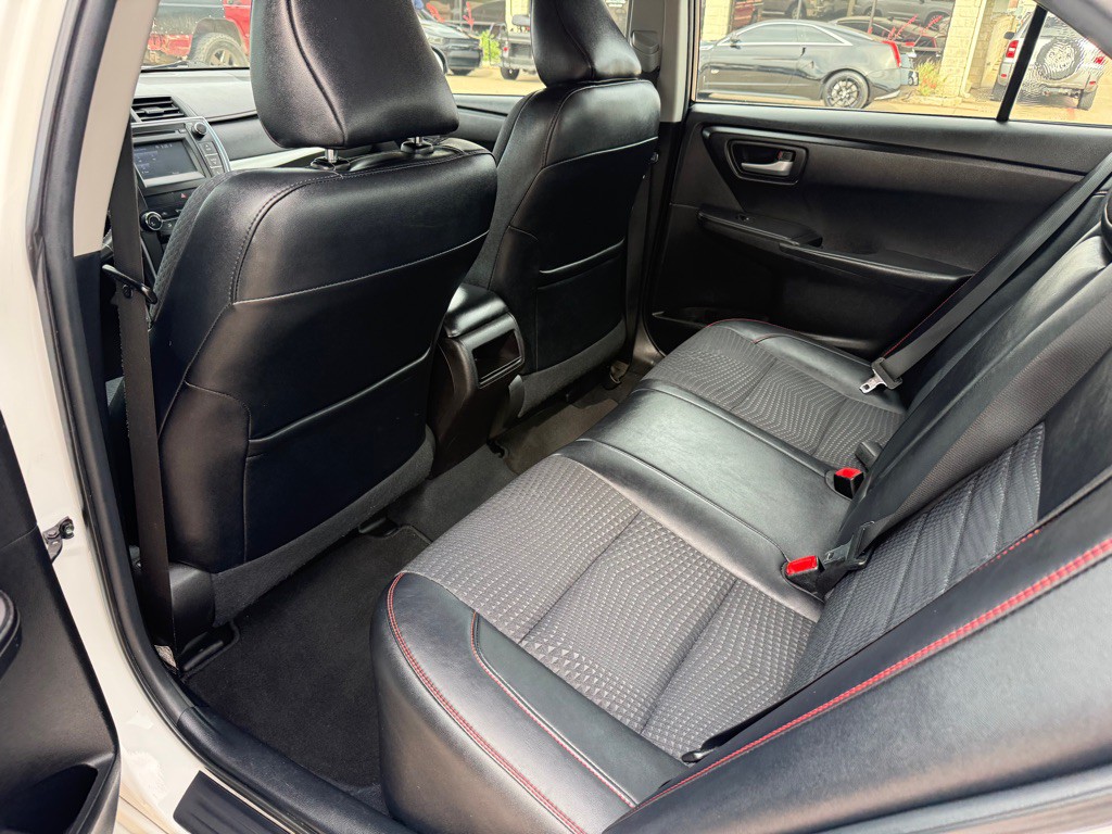 2015 Toyota Camry Image 13