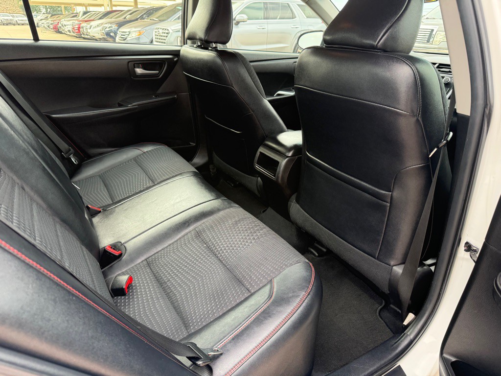 2015 Toyota Camry Image 15