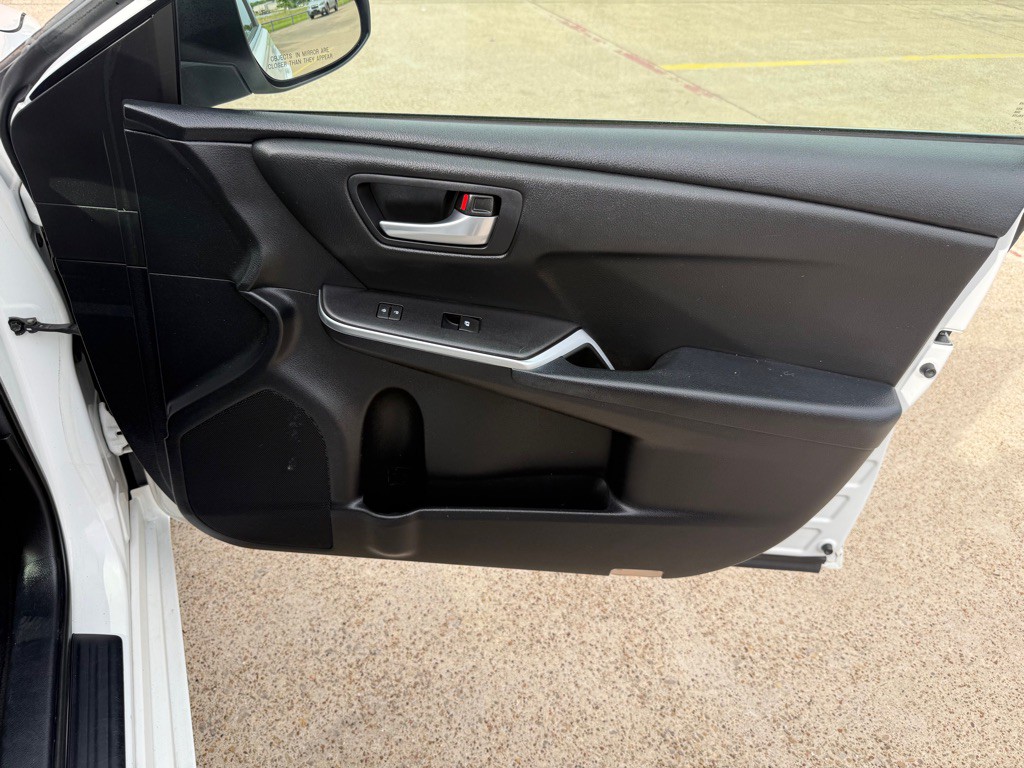 2015 Toyota Camry Image 17