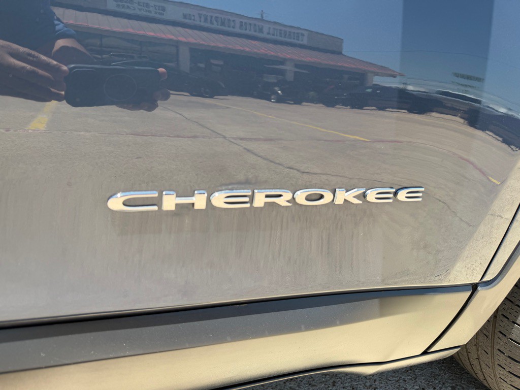 2019 Jeep Cherokee Image 12