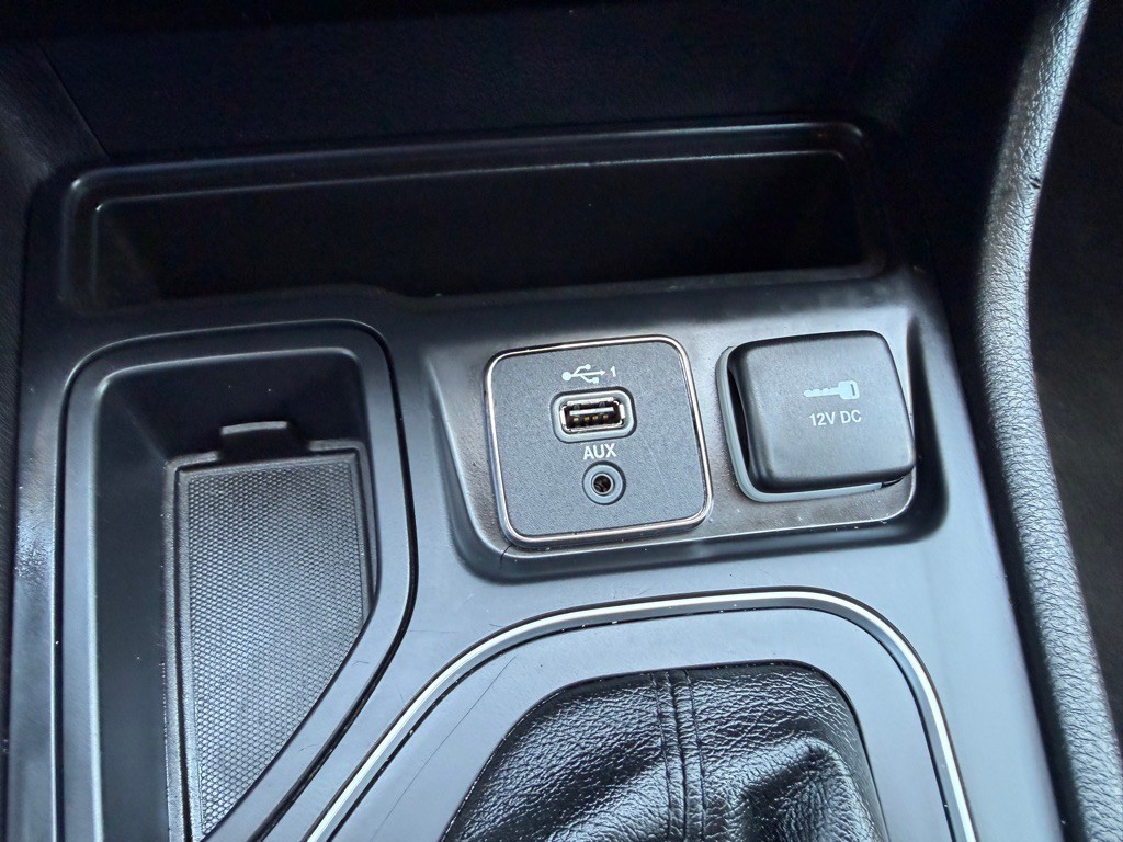 2019 Jeep Cherokee Image 16