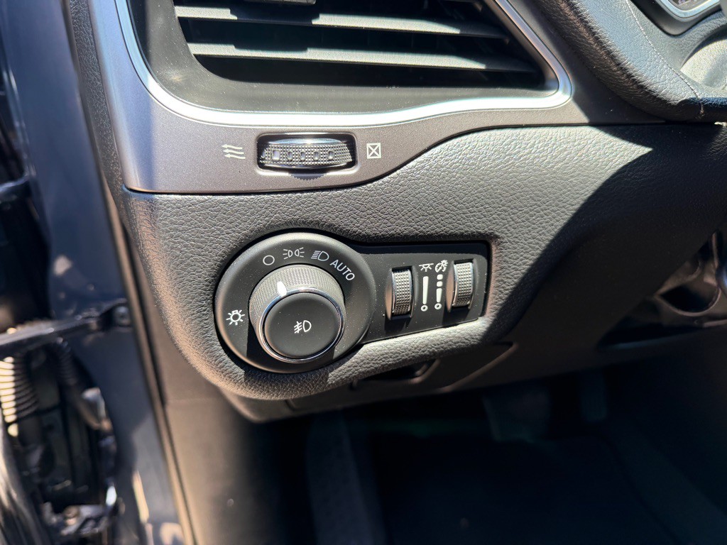2019 Jeep Cherokee Image 25