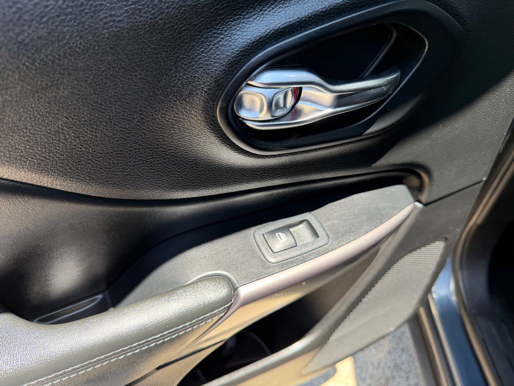 2019 Jeep Cherokee Image 27