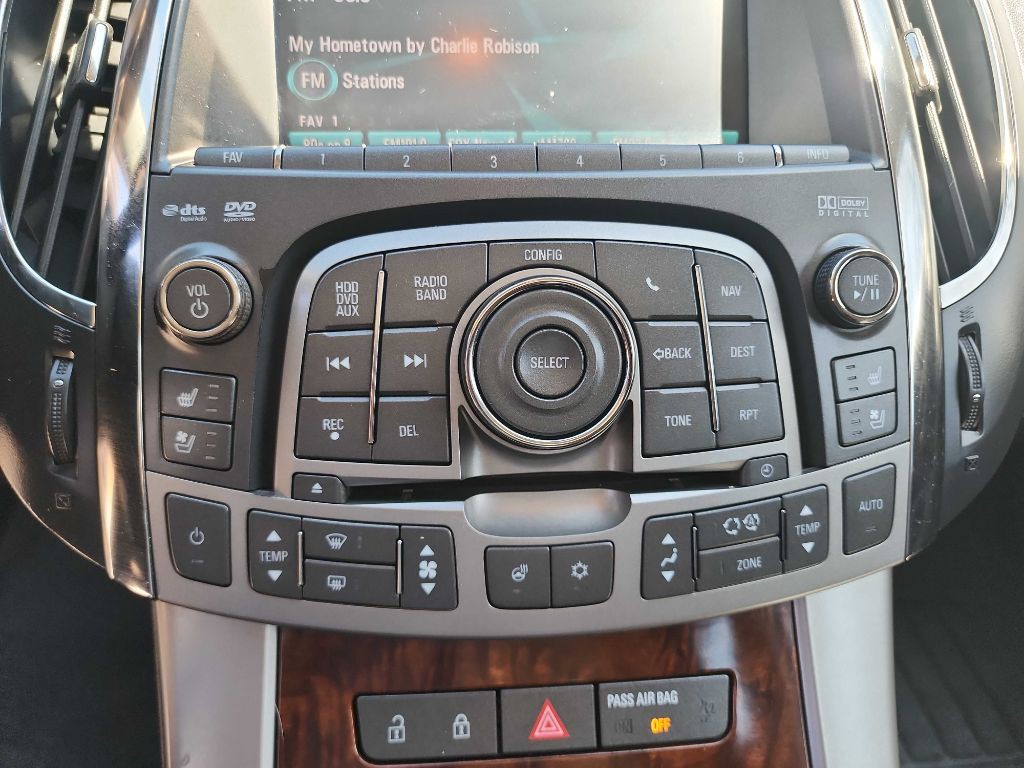 2010 Buick Lacrosse Image 24
