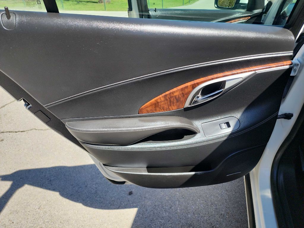 2010 Buick Lacrosse Image 29