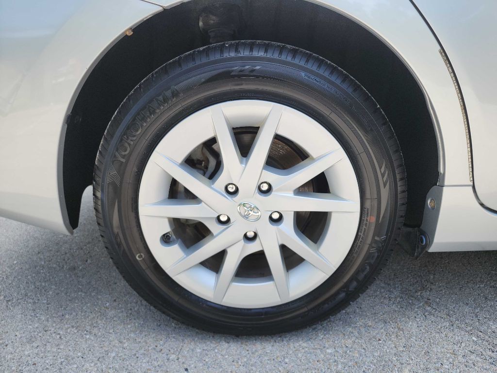2012 Toyota Prius Image 10