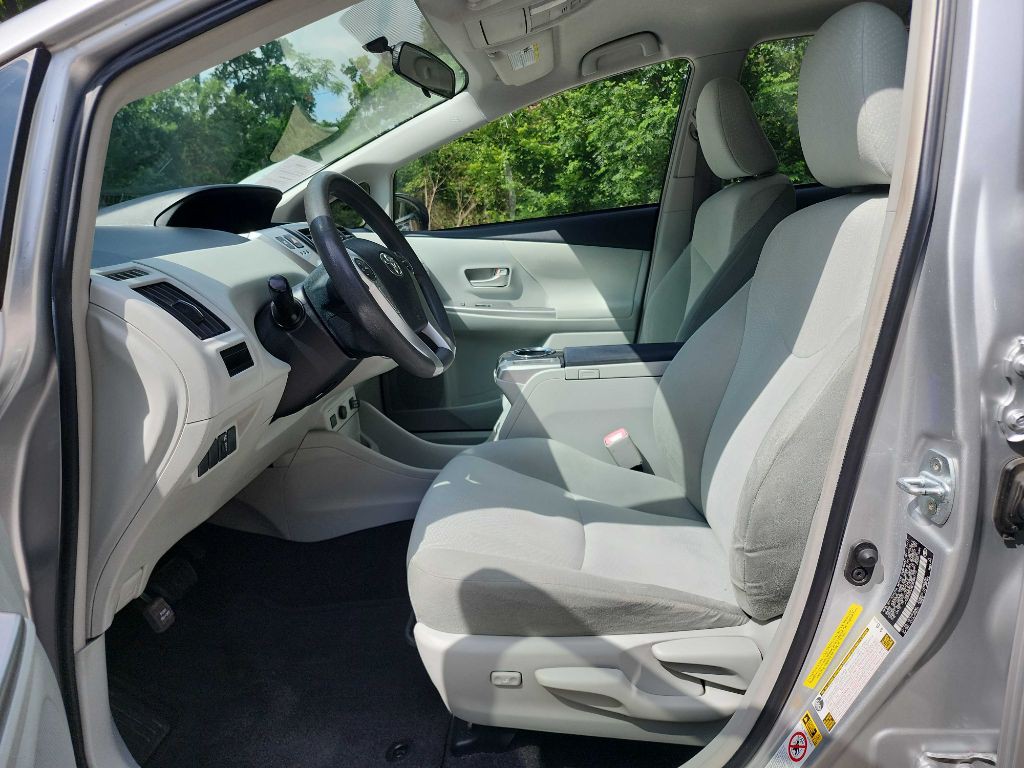 2012 Toyota Prius Image 14
