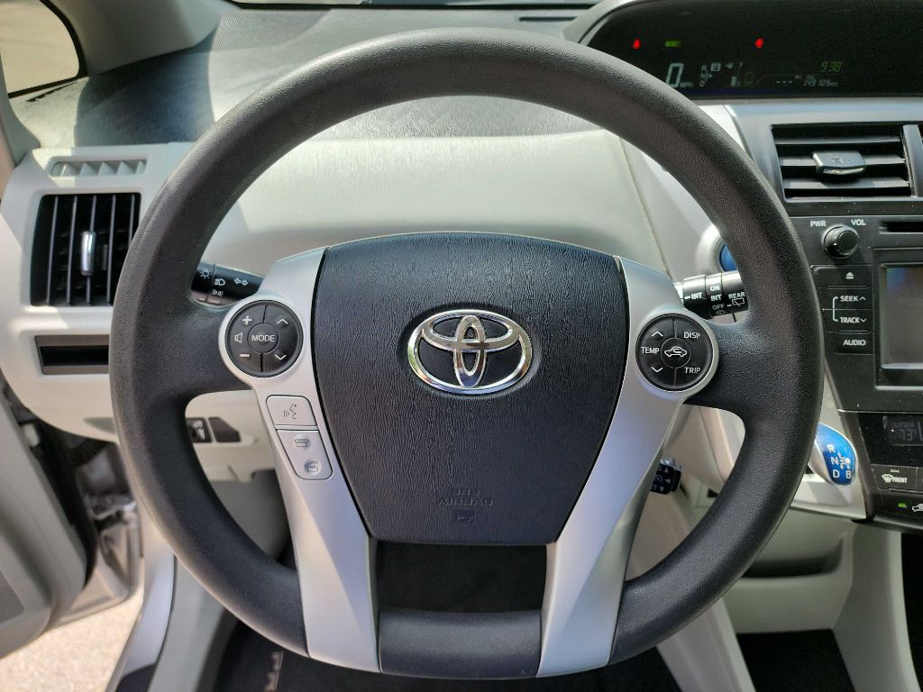 2012 Toyota Prius Image 15