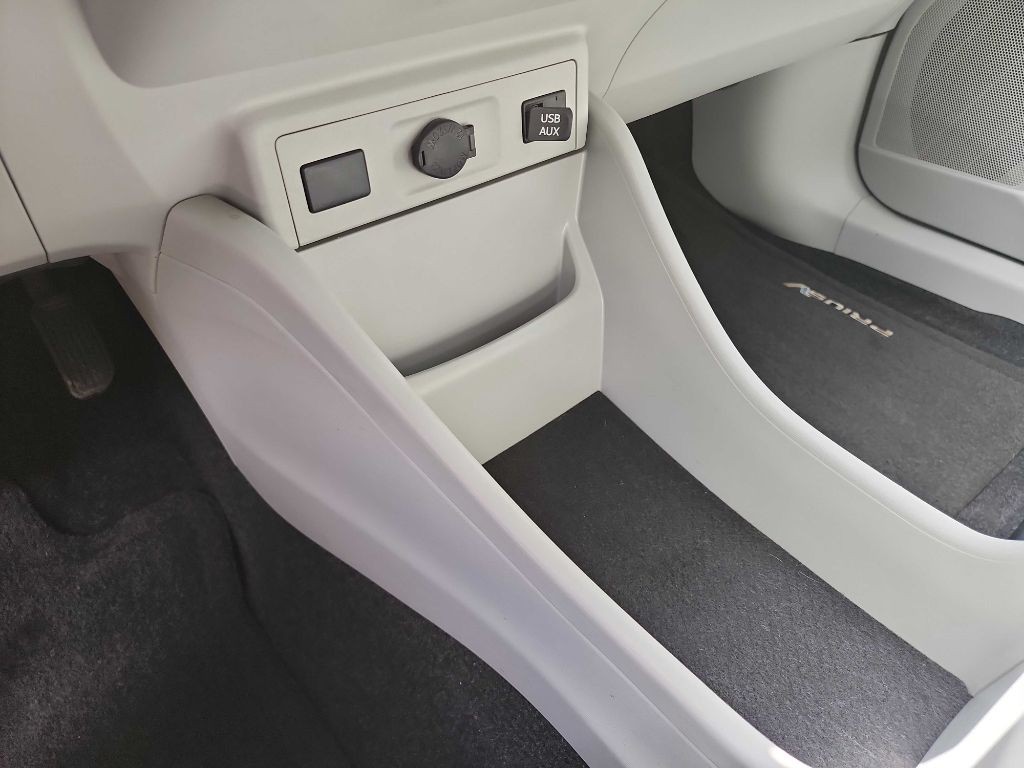 2012 Toyota Prius Image 23