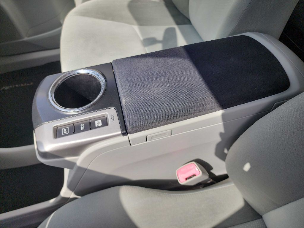 2012 Toyota Prius Image 24