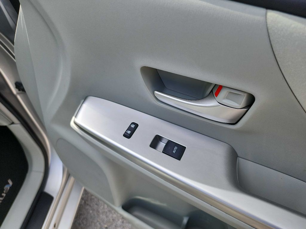 2012 Toyota Prius Image 26