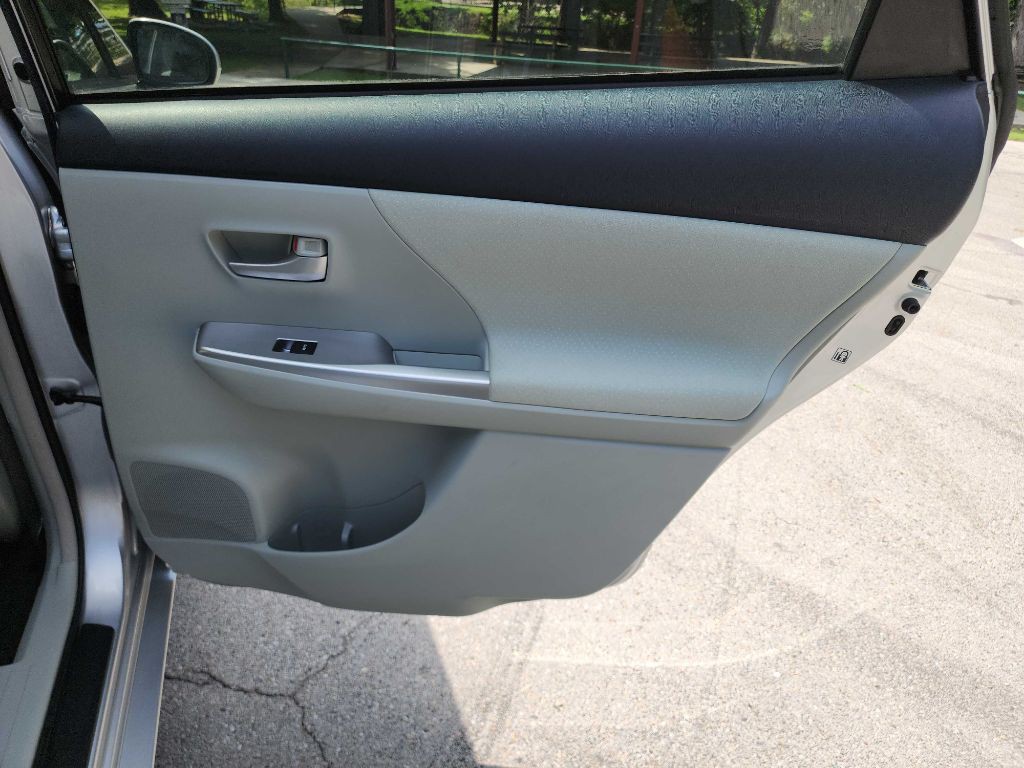 2012 Toyota Prius Image 29