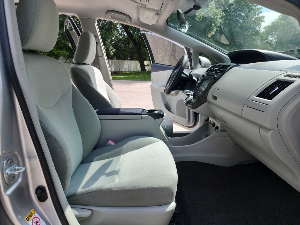 2012 Toyota Prius Image 30