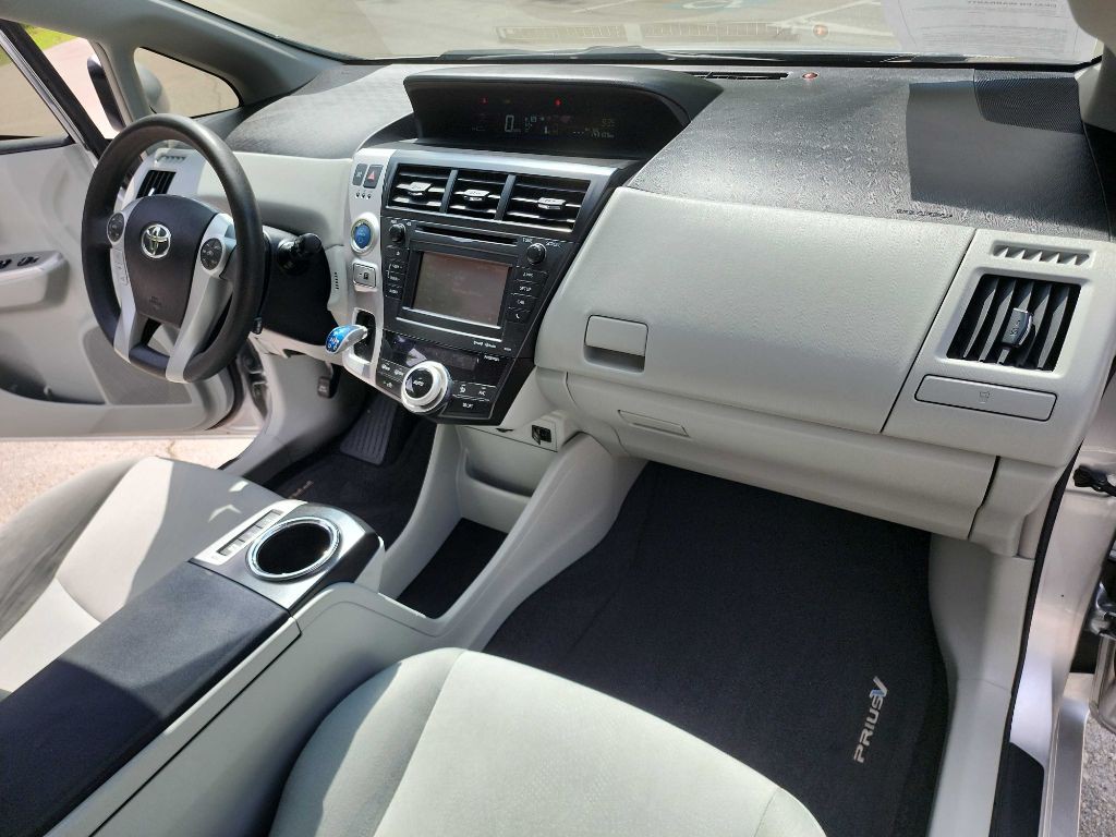 2012 Toyota Prius Image 31