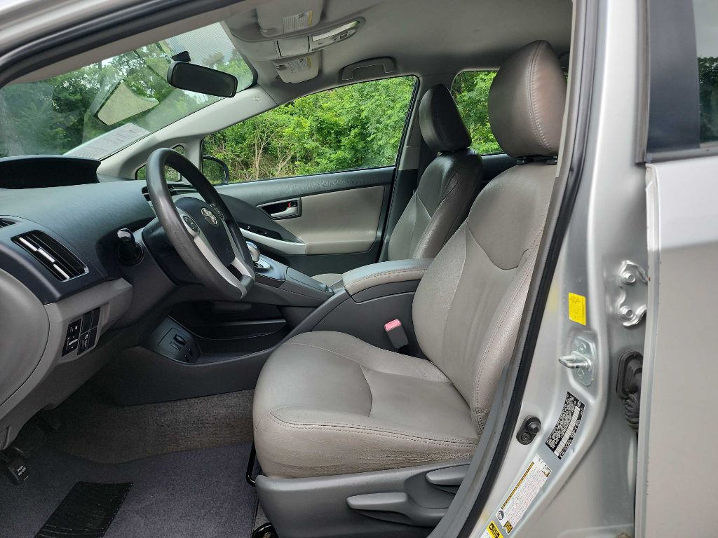 2010 Toyota Prius Image 12