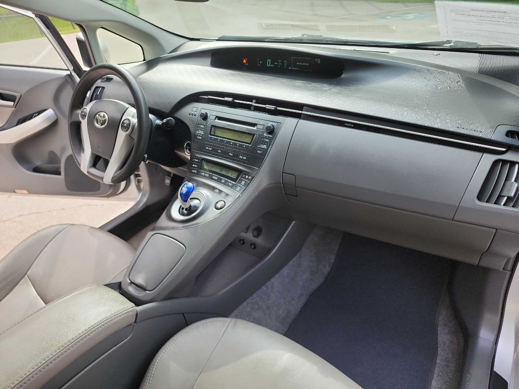 2010 Toyota Prius Image 28