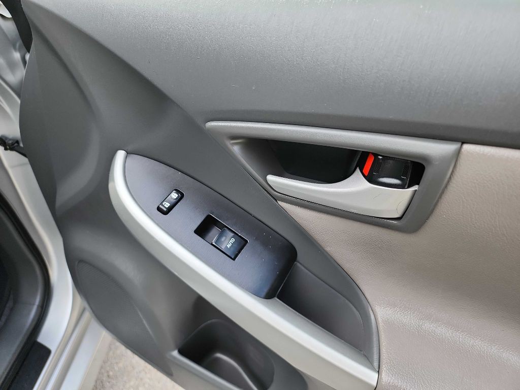 2010 Toyota Prius Image 29