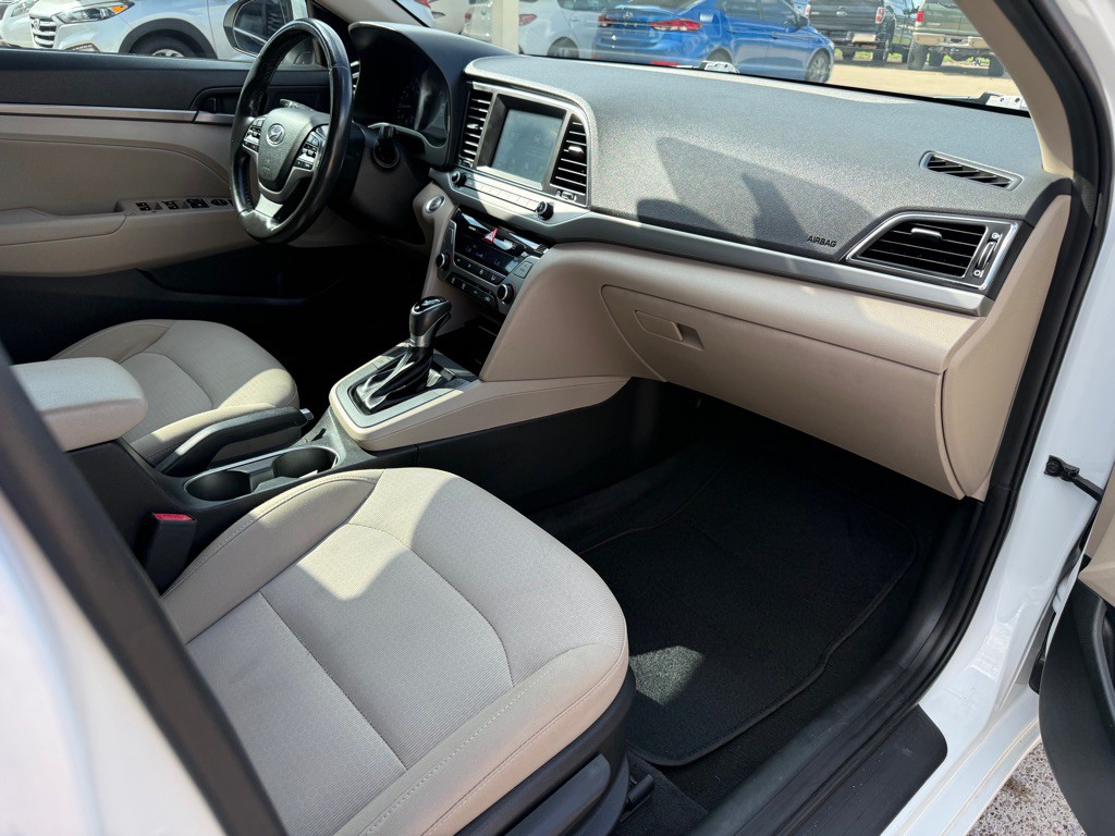 2018 Hyundai Elantra Image 15