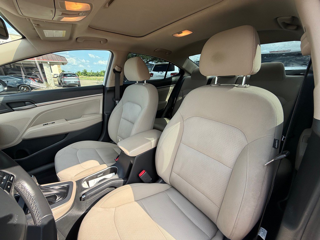 2018 Hyundai Elantra Image 17