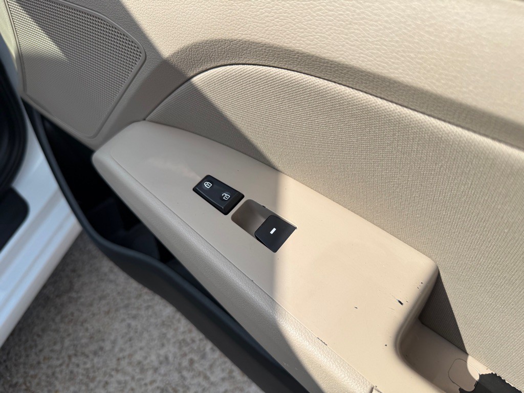 2018 Hyundai Elantra Image 60