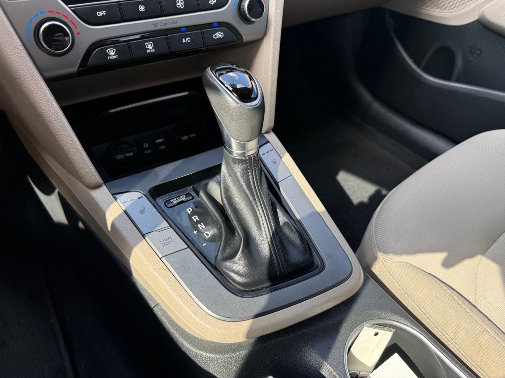 2018 Hyundai Elantra Image 64