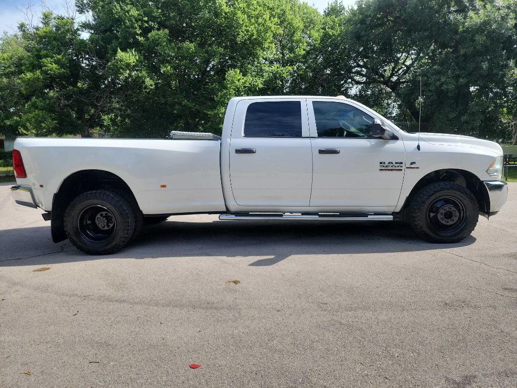 2016 RAM 3500 Image 11