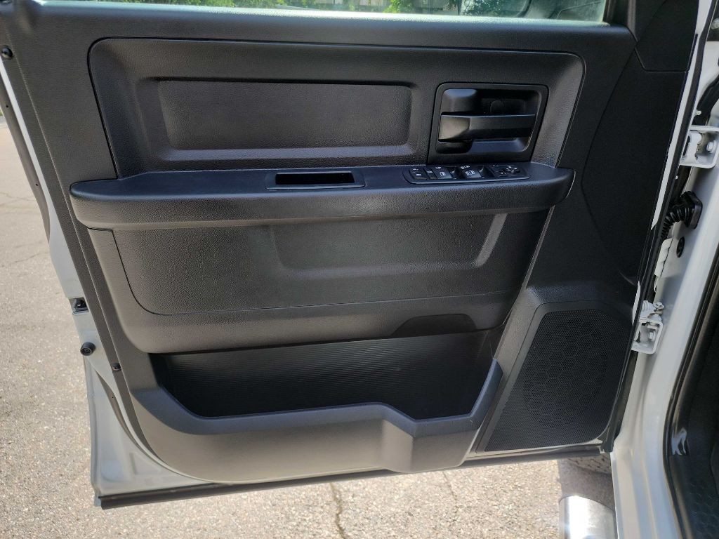 2016 RAM 3500 Image 16