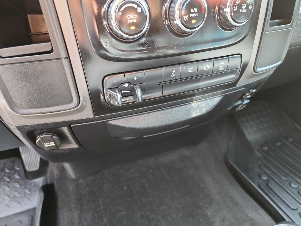 2016 RAM 3500 Image 28