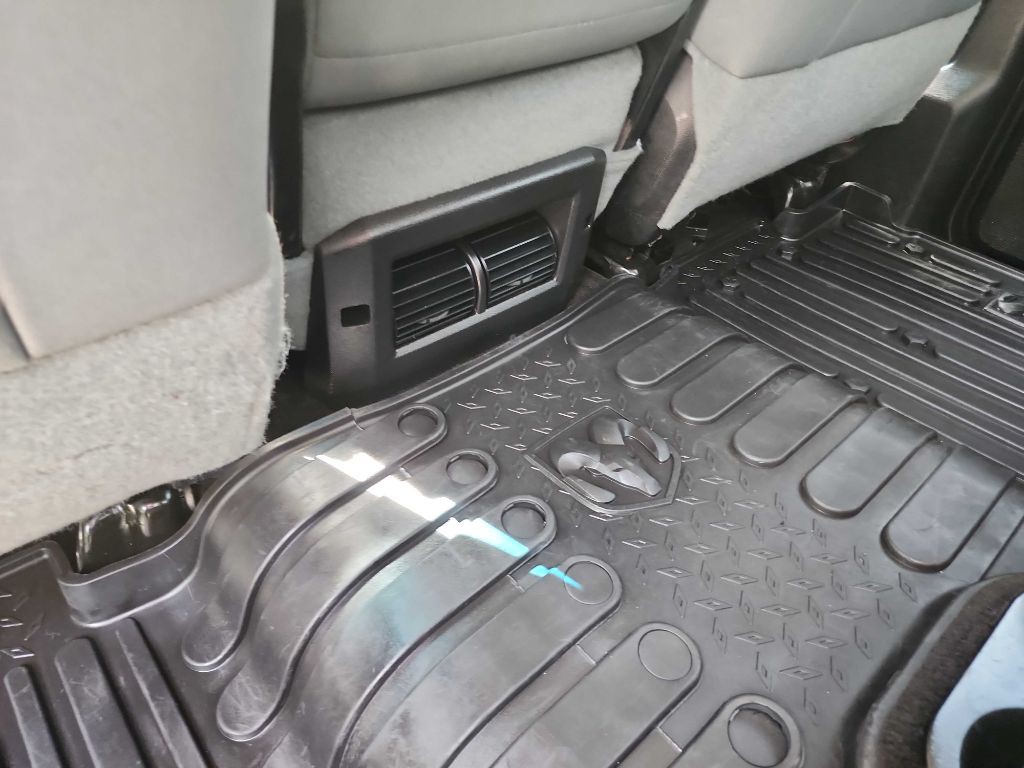 2016 RAM 3500 Image 32