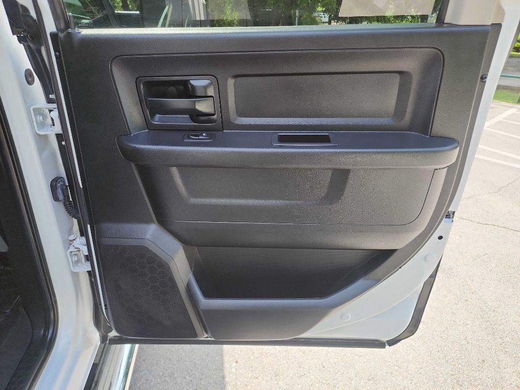 2016 RAM 3500 Image 34