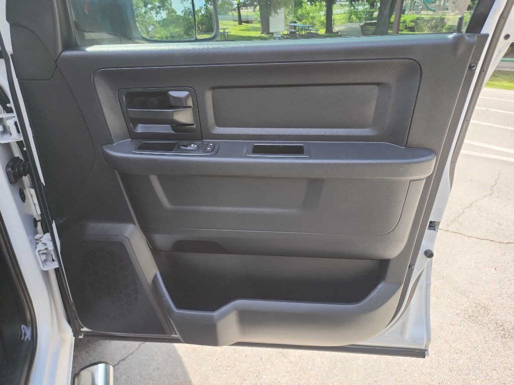 2016 RAM 3500 Image 35