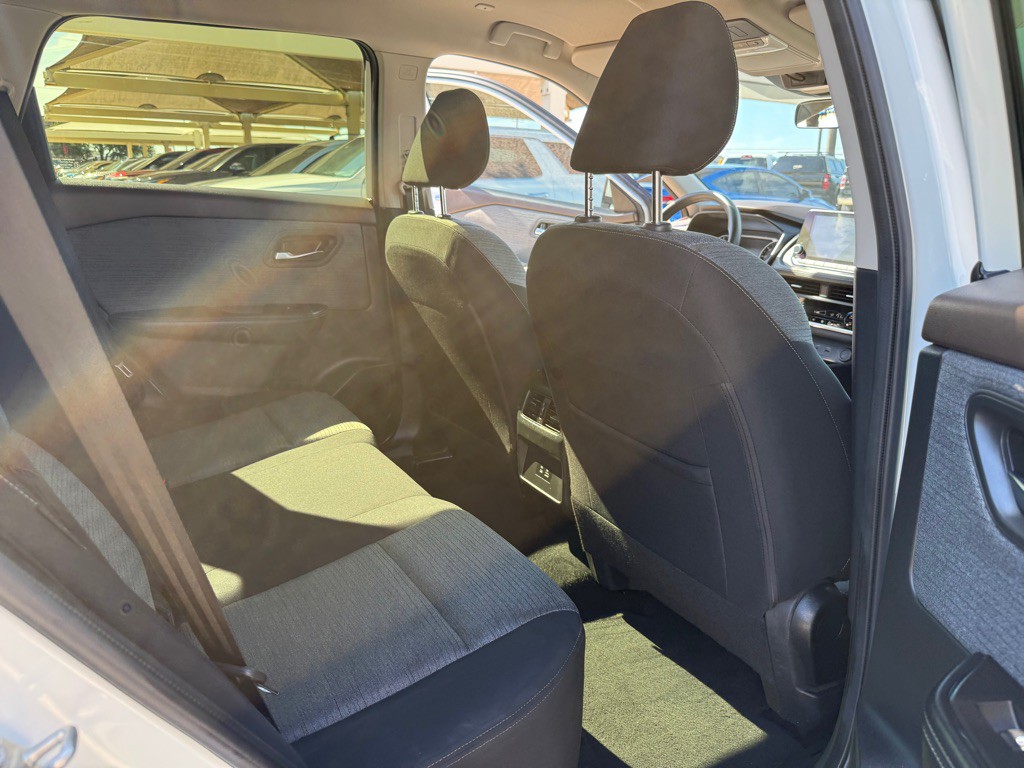 2023 Nissan Rogue Image 16