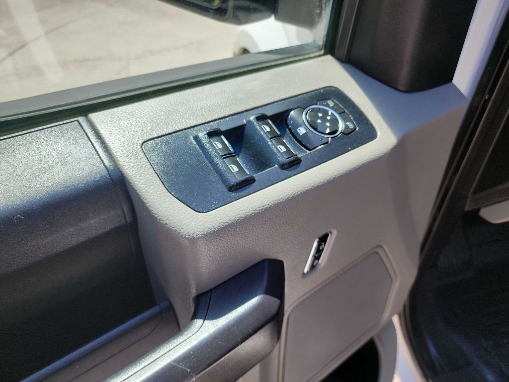 2017 Ford F-150 Image 17