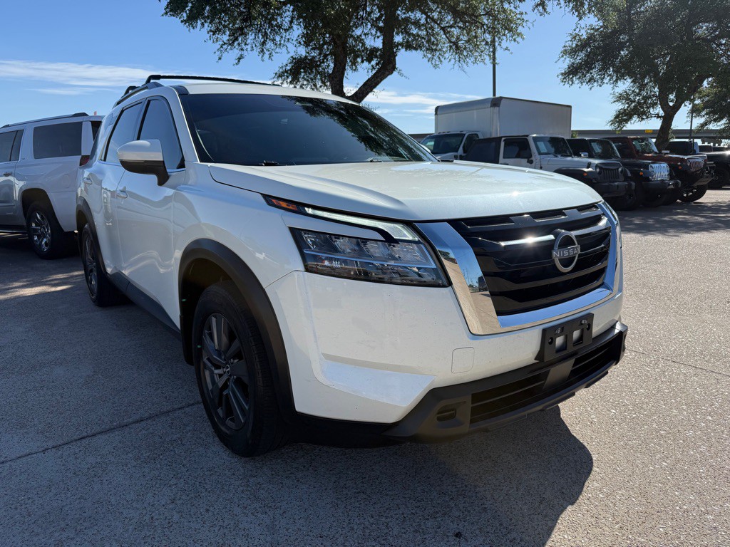 2022 Nissan Pathfinder Image 1