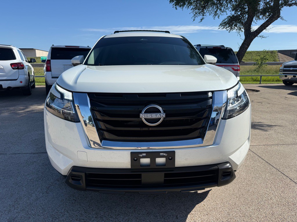 2022 Nissan Pathfinder Image 2