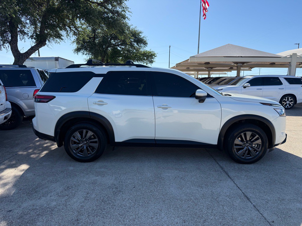 2022 Nissan Pathfinder Image 8