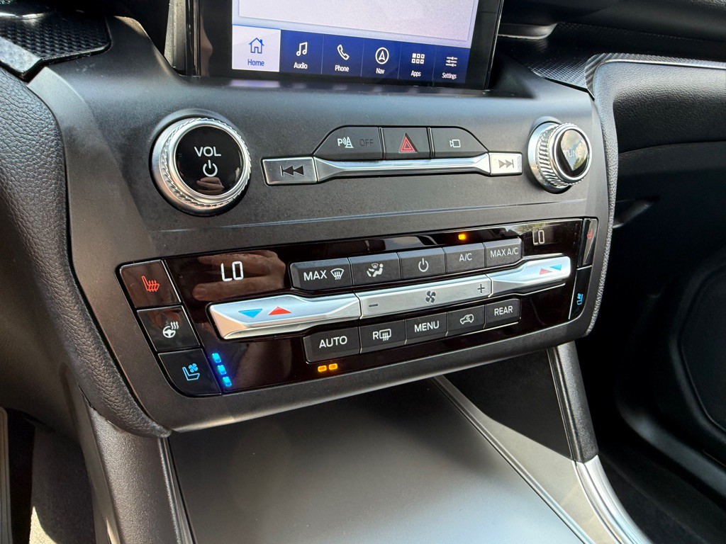2020 Ford Explorer Image 36