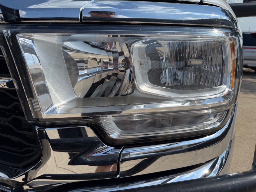 2022 RAM 3500 Image 9