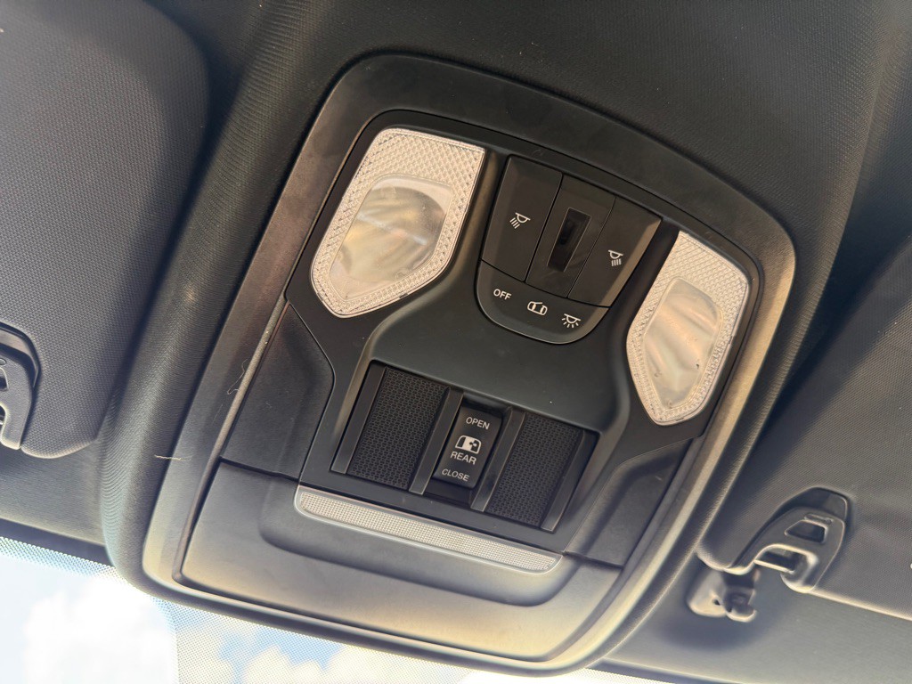 2022 RAM 3500 Image 35