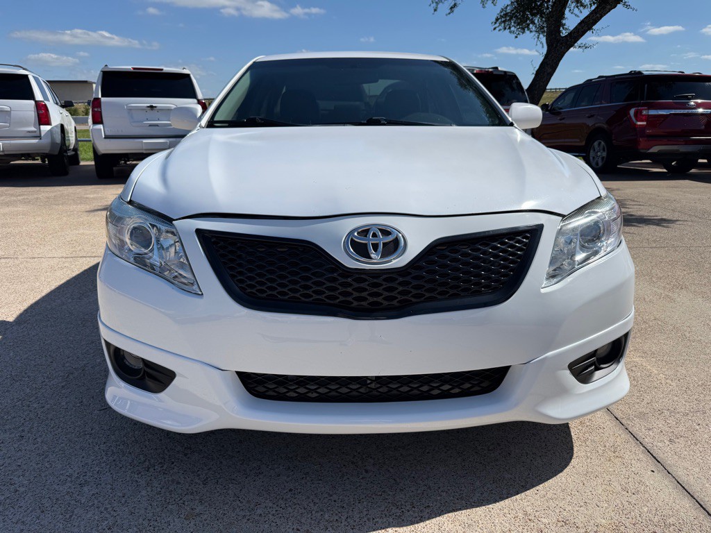 2011 Toyota Camry Image 2