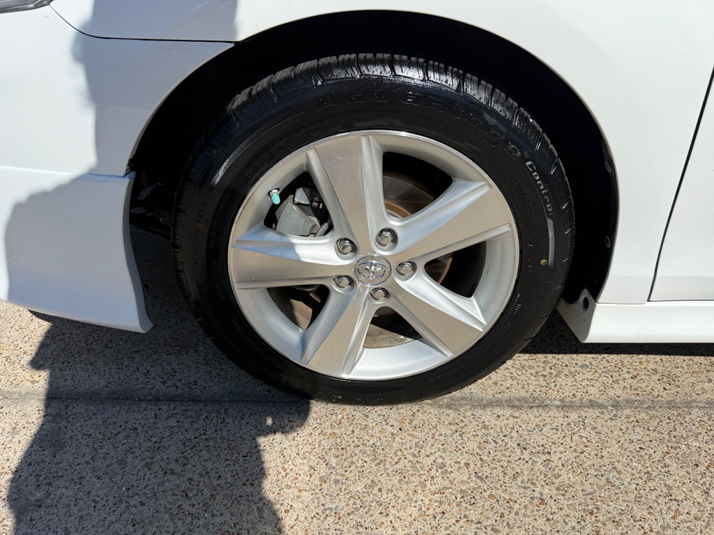 2011 Toyota Camry Image 12